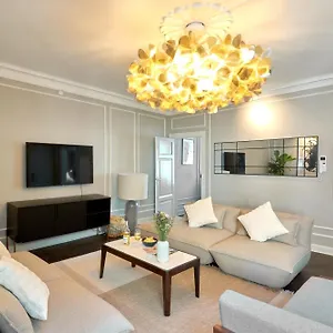 220sqm Designer - Center - Private Balcony Apartamento